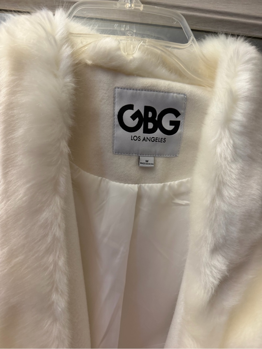 GBG Los Angeles Ivory Faux Fur Walker Coat M Like New Elegant Winter Coat - Picture 2 of 13